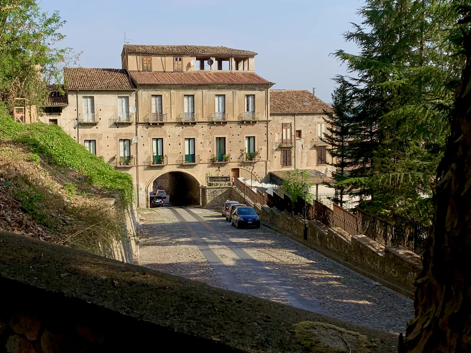 Photo: Archi di Ciaccio, Piazza Archi di Ciaccio
